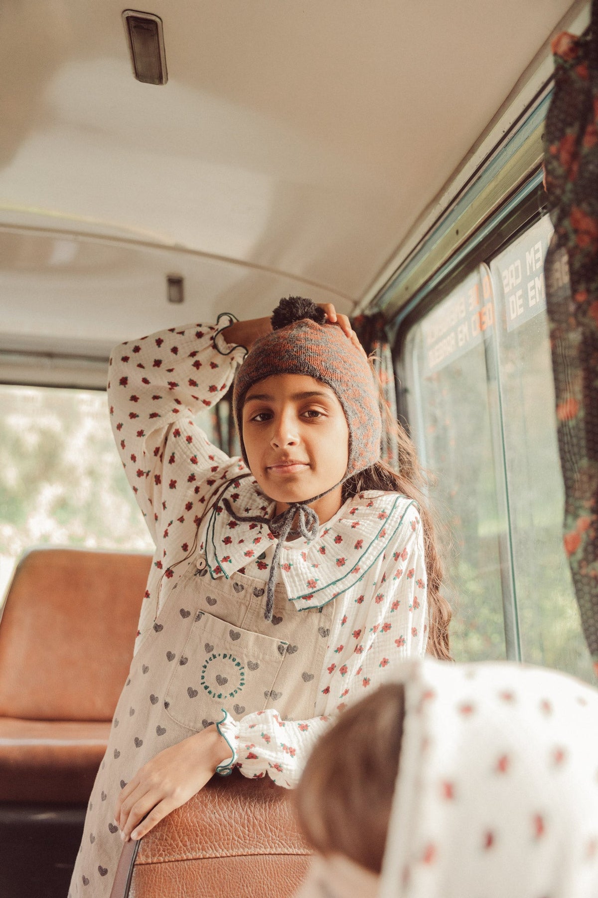 BLOUSE WITH DOUBLE COLLAR ECRU W/ LITTLE FLOWERS | بلوزة W/ ECRU LITTLE FLOWERS