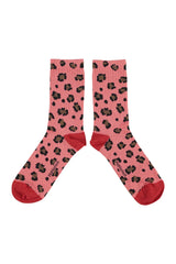 SOCKS W/ ANIMAL PRINT PINK