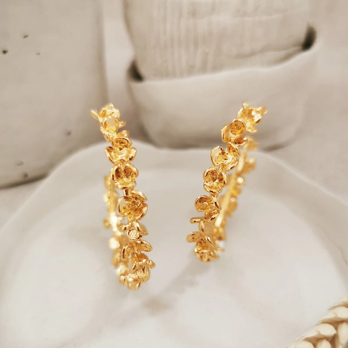 Racine Earrings Gold | حلق نسائي - Maison Clad