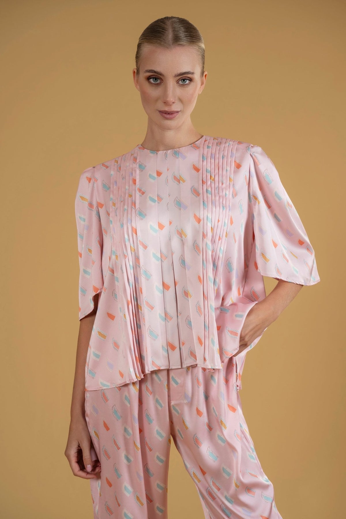 Shirt Pleated Short Alif | بلوزة نسائية Pleated Short Alif - Maison Clad