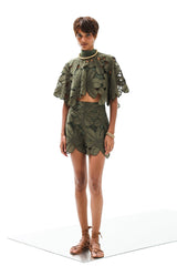 Shorts Zoe Petunia Althea Pesto| المرأة القصيرة - Maison Clad