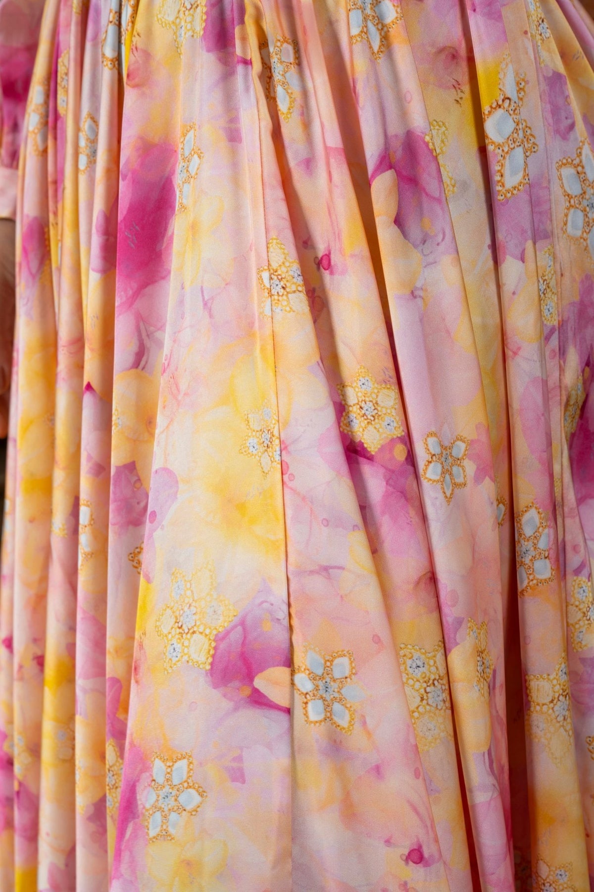 Skirt Karl Stella D'Oro | تنورة Karl - Maison Clad