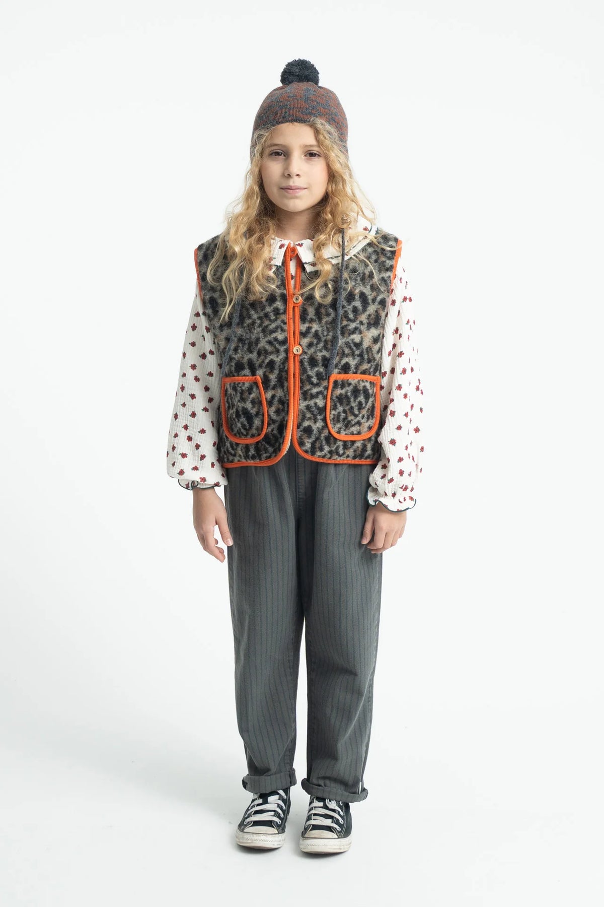 BLOUSE WITH DOUBLE COLLAR ECRU W/ LITTLE FLOWERS | بلوزة W/ ECRU LITTLE FLOWERS