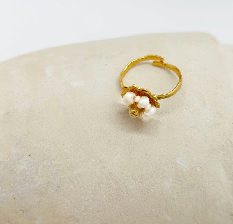 Simple Selini Ring