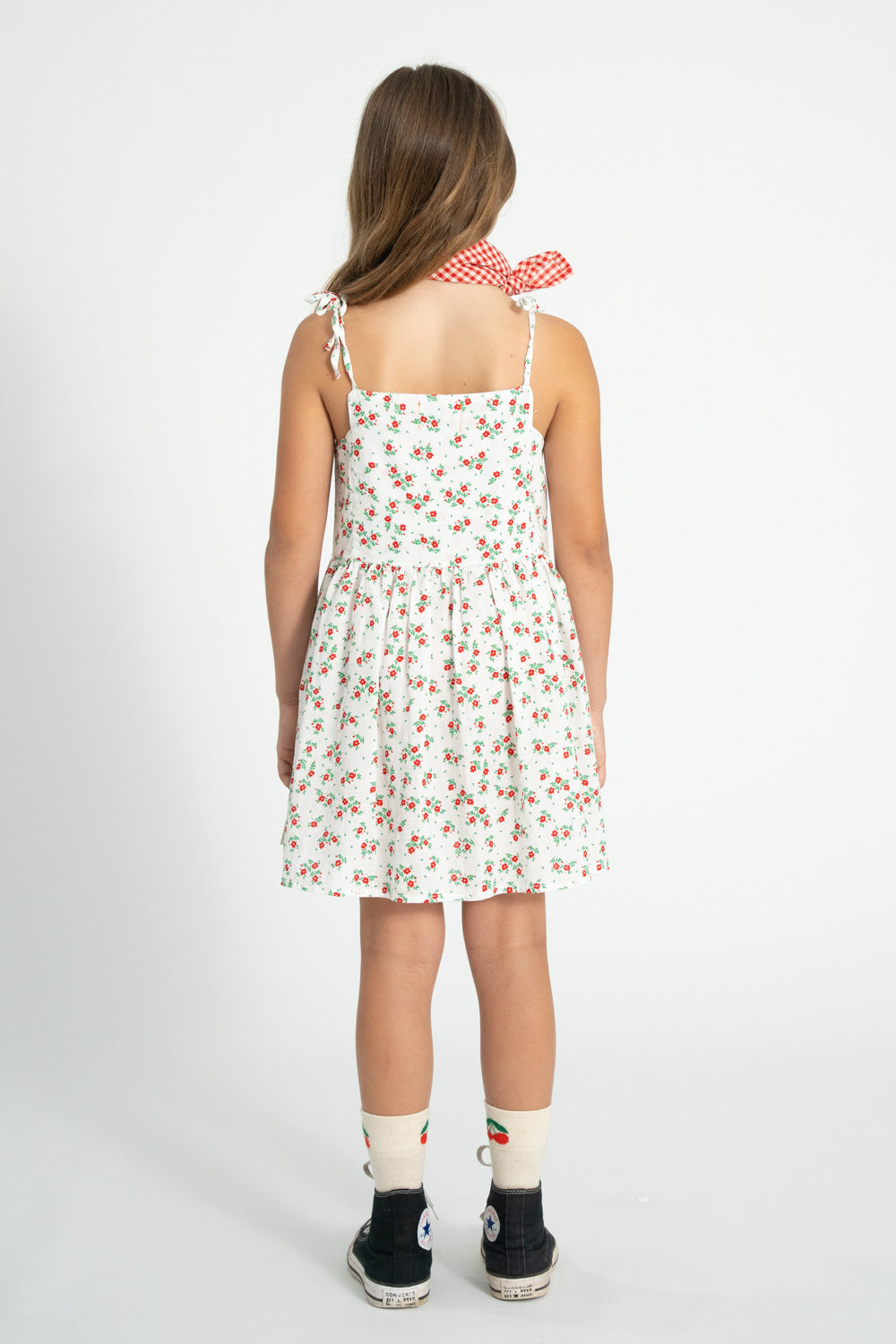 https://cdn.shopify.com/s/files/1/0279/9075/3355/files/Piupiuchick_Lookbook_SS26-007.jpg?v=1768359982