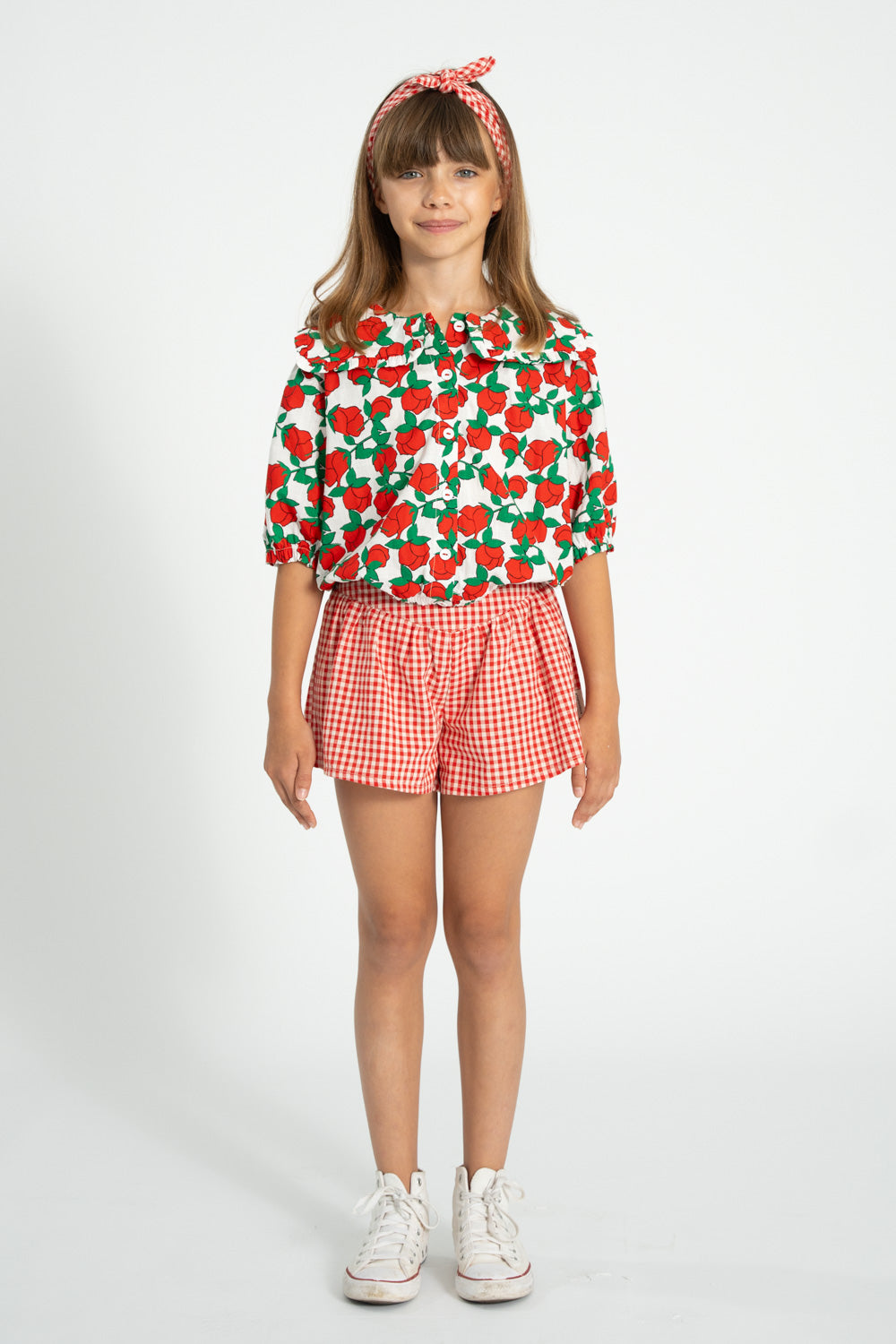 https://cdn.shopify.com/s/files/1/0279/9075/3355/files/Piupiuchick_Lookbook_SS26-017.jpg?v=1764772936