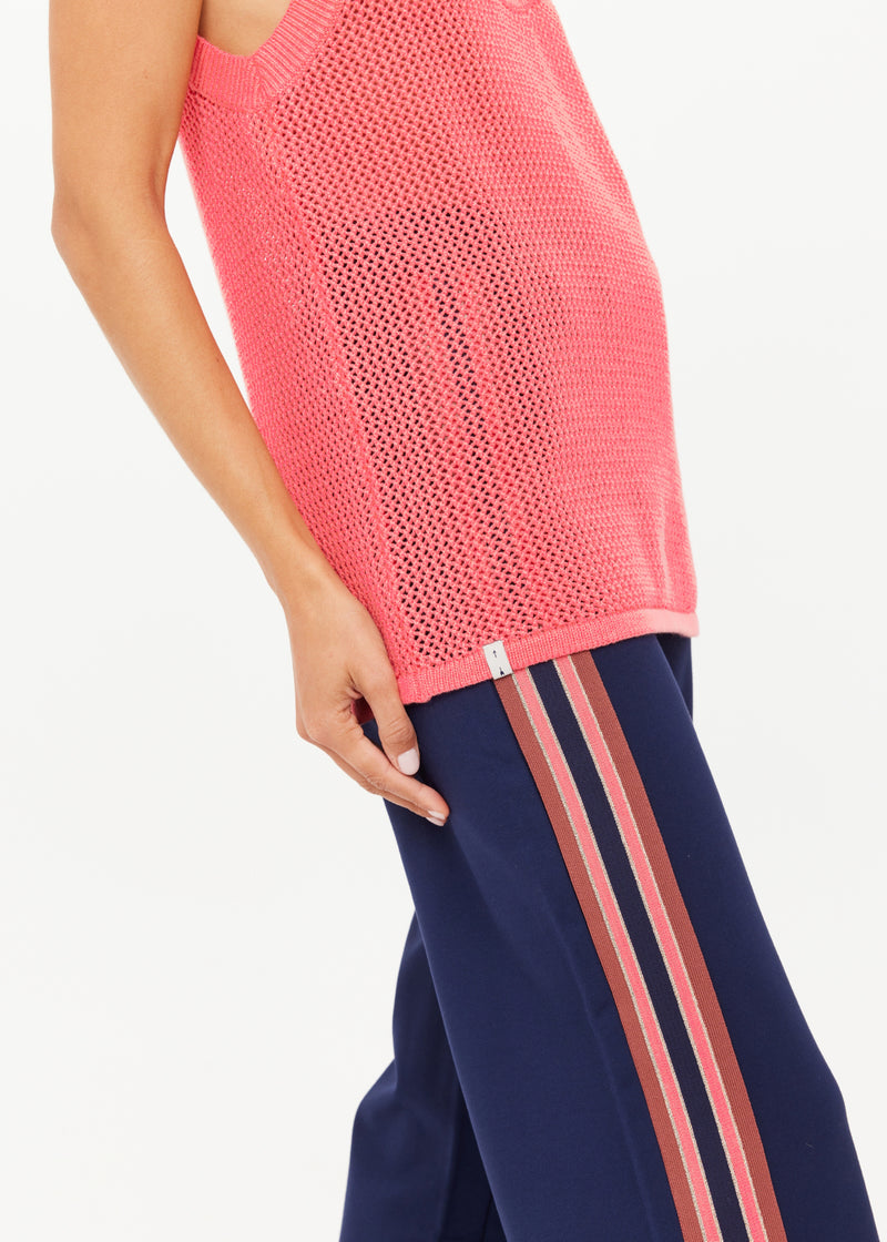 بلوزة تانك توب محبوكة نسائية من القطن العضوي بلون وردي فاتح، قصة مريحة