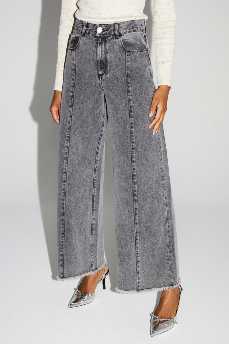 Imprevu Swiggy Grey Wide-Leg Palazzo Denim Jeans: High-Waist, Fringed Hem