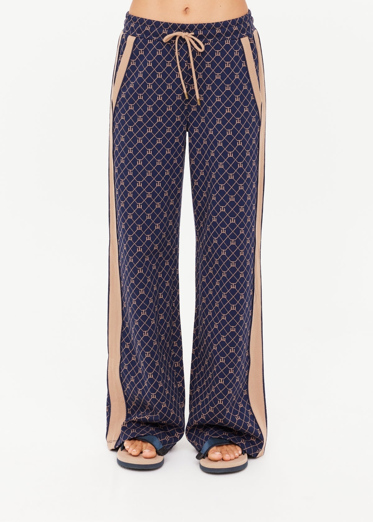 EZRA NOVA FLARE PANT| سروال EZRA NOVA FLARE PANT - Maison Clad
