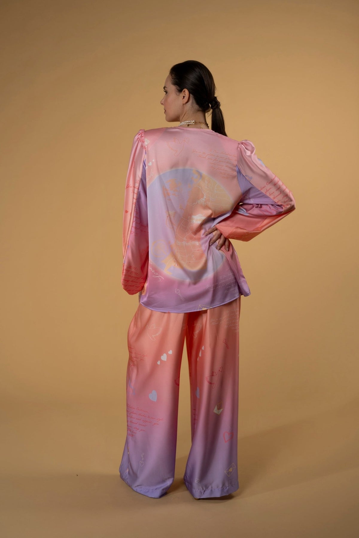 Shirt Curtia Love Letter Gradient | بلوزة نسائية Curtia Love Letter - Maison Clad