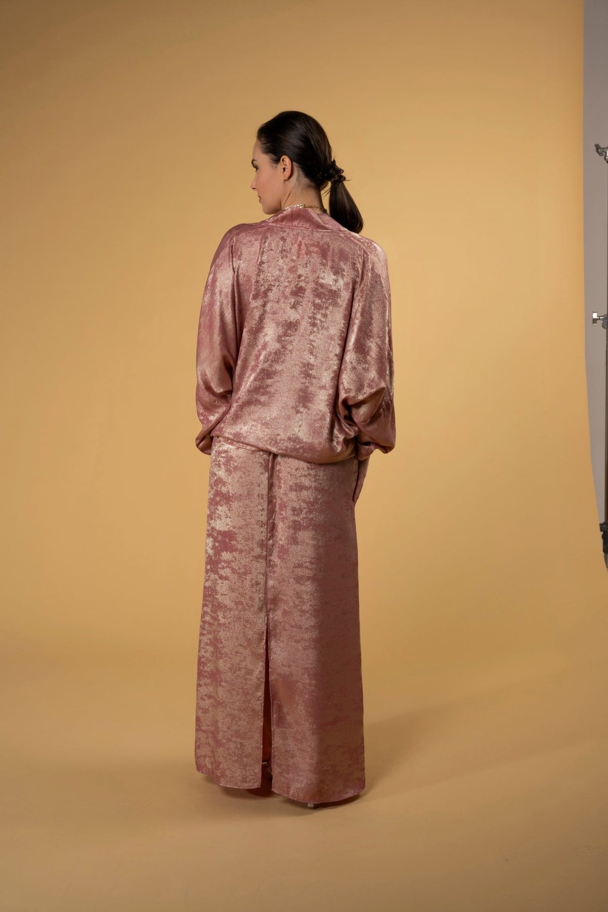 Skirt Slitty Shimmers Pink | تنورة Slitty Shimmers - Maison Clad