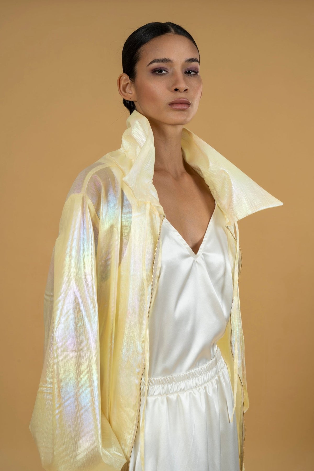V Top Off White |بلوزة Top V - Maison Clad
